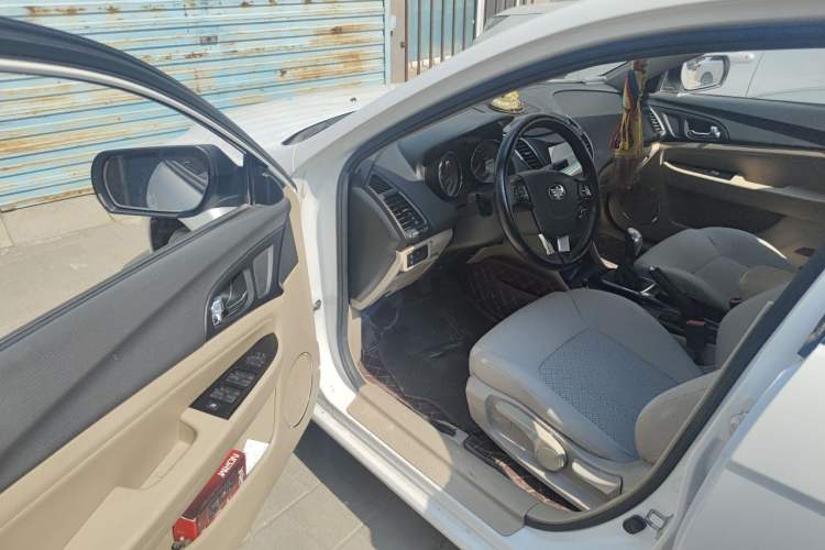 Used Bestune B50 2013 1.6L manual luxury version Driver Seat