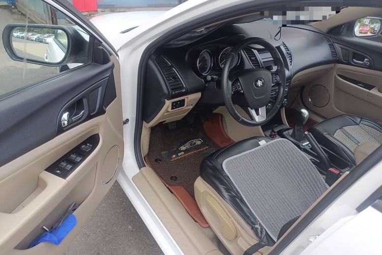 Used Bestune B50 2013 1.6L manual luxury version Driver Seat