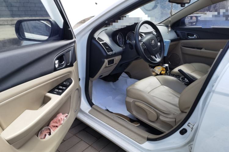 Used Bestune B50 2013 1.6L automatic luxury version
