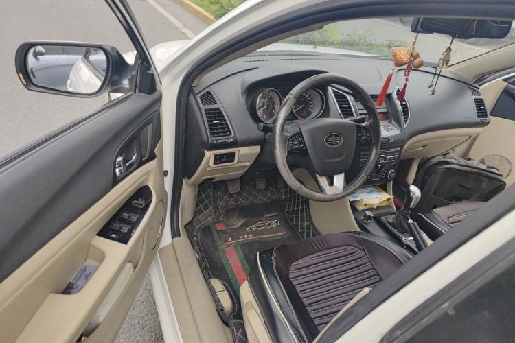 Used Bestune B50 2013 1.6L manual luxury version Driver Seat