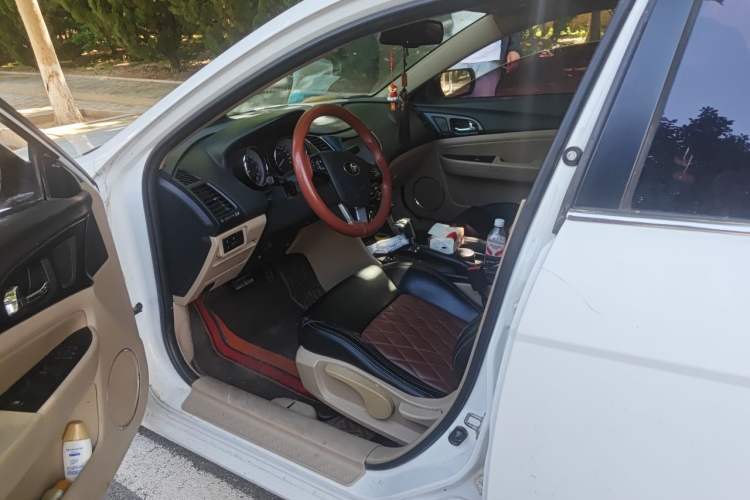 Used Bestune B50 2013 1.6L automatic luxury version Driver Seat