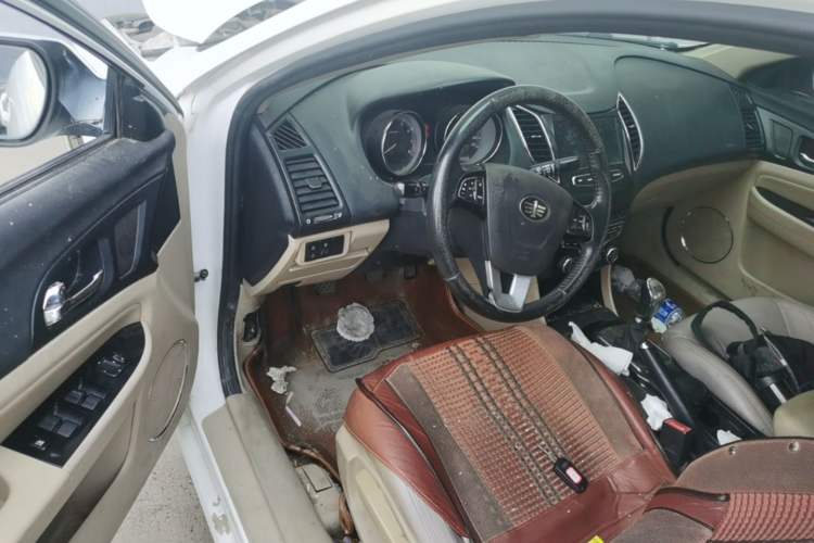 Used Bestune B50 2013 1.6L manual luxury version Driver Seat