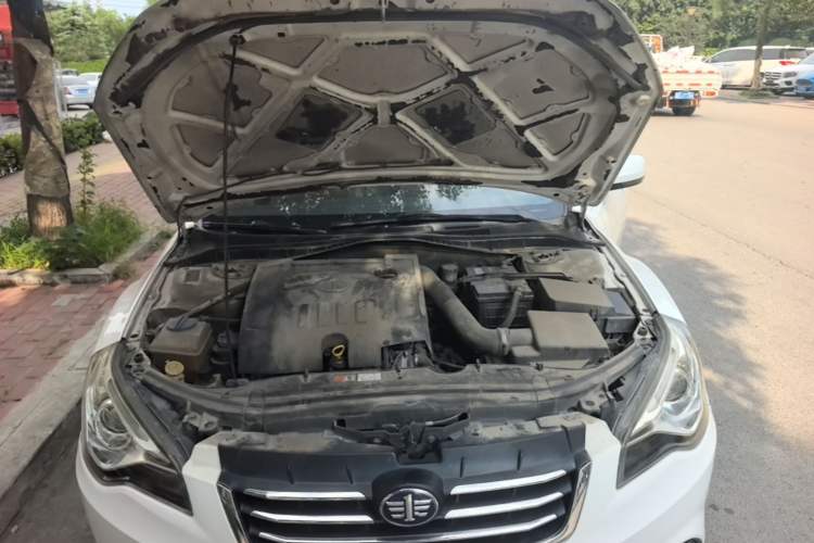 Used Bestune B50 2013 1.6L manual luxury version Engine Bay