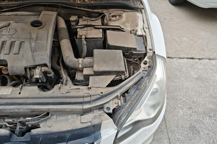 Used Bestune B50 2013 1.6L manual luxury version Engine Bay Left