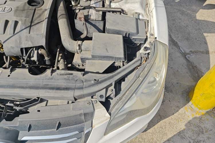 Used Bestune B50 2013 1.6L automatic luxury version Engine Bay Left