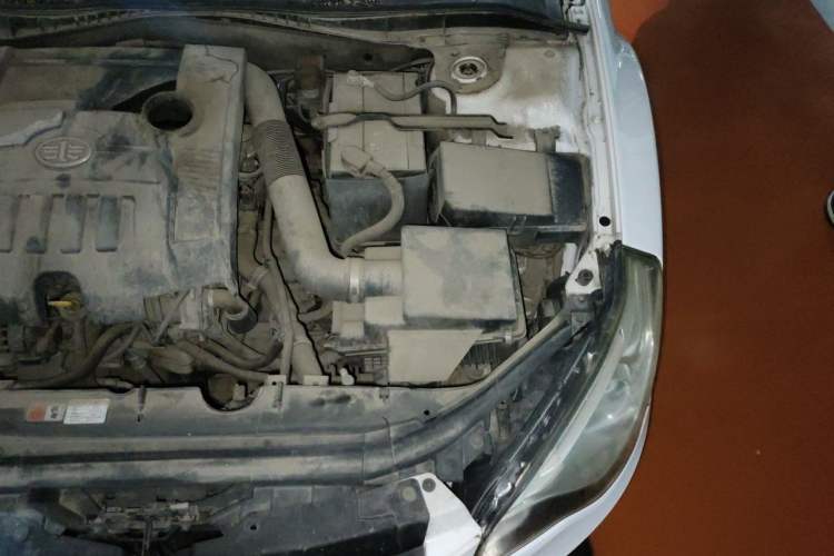 Used Bestune B50 2013 1.6L manual luxury version Engine Bay Left
