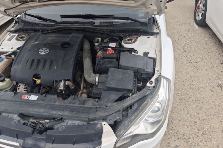 Used Bestune B50 2013 1.6L automatic luxury version Engine Bay Left