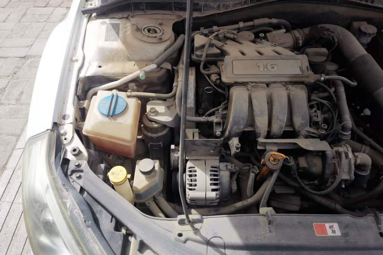 Used Bestune B50 2013 1.6L manual Comfort trim level Engine Bay Right