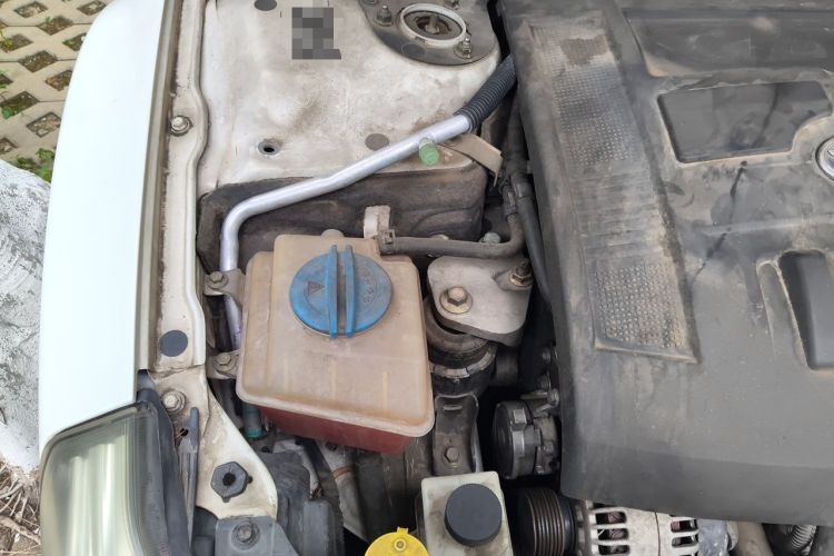 Used Bestune B50 2013 1.6L manual luxury version Engine Bay Right