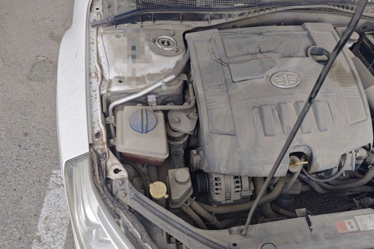 Used Bestune B50 2013 1.6L manual luxury version Engine Bay Right