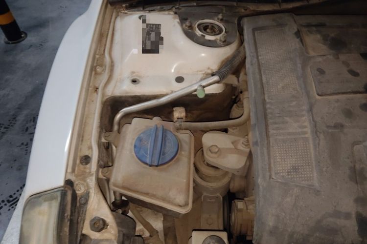 Used Bestune B50 2013 1.6L automatic luxury version Engine Bay Right