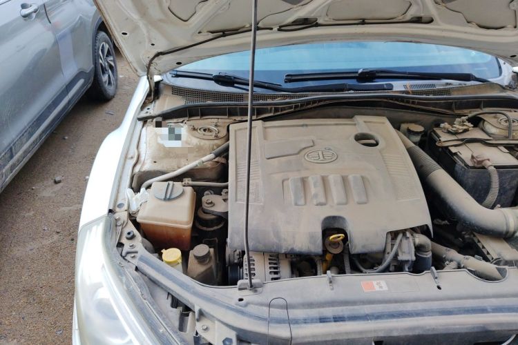 Used Bestune B50 2013 1.6L manual luxury version Engine Bay Right