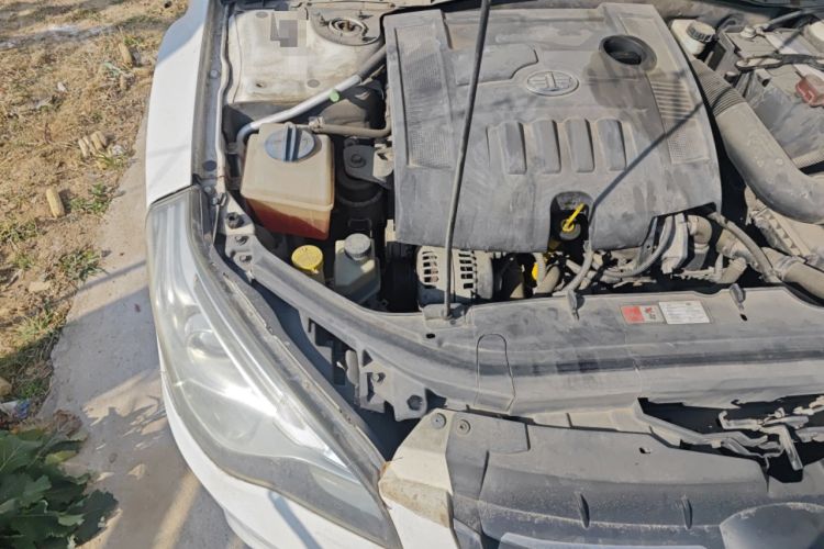 Used Bestune B50 2013 1.6L automatic luxury version Engine Bay Right