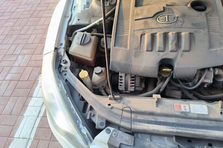 Used Bestune B50 2013 1.6L manual luxury version Engine Bay Right