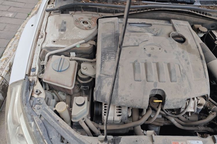 Used Bestune B50 2013 1.6L manual luxury version Engine Bay Right