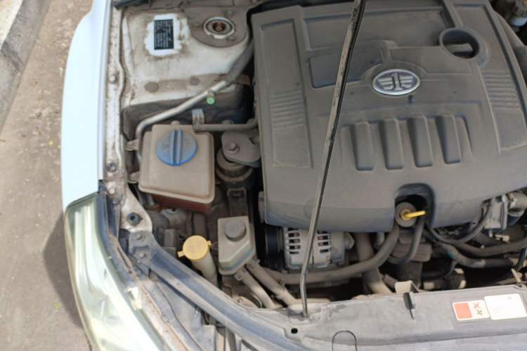 Used Bestune B50 2013 1.6L automatic luxury version Engine Bay Right
