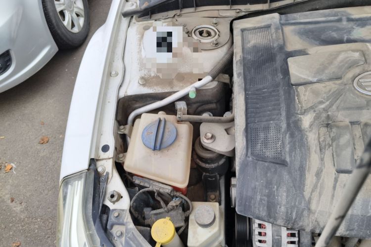Used Bestune B50 2013 1.6L manual luxury version Engine Bay Right