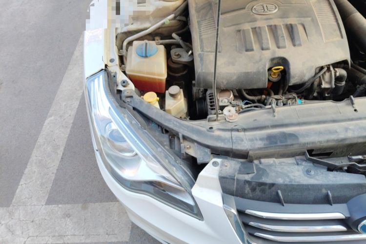 Used Bestune B50 2013 1.6L automatic luxury version Engine Bay Right