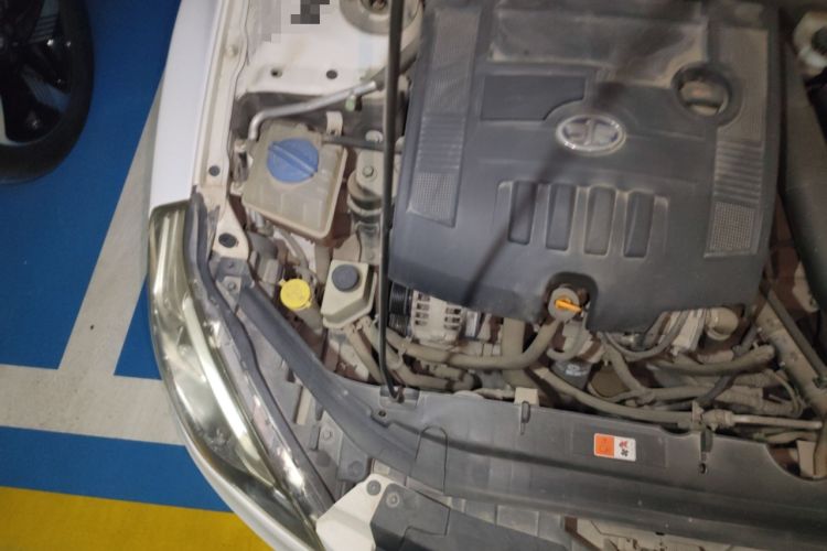 Used Bestune B50 2013 1.6L automatic luxury version Engine Bay Right