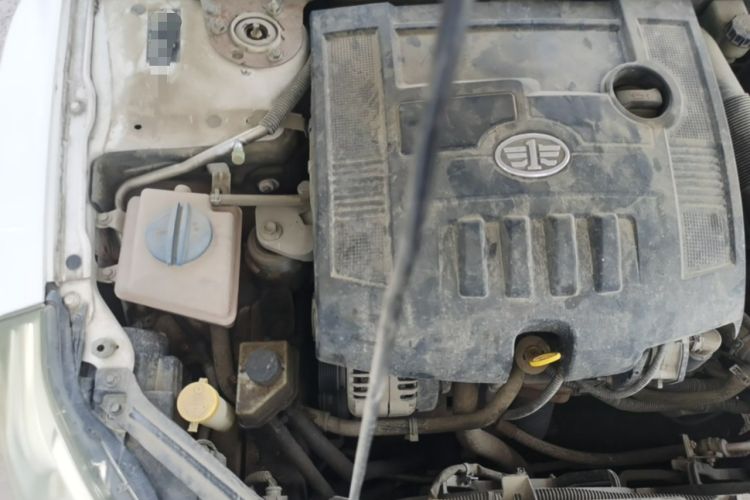 Used Bestune B50 2013 1.6L manual luxury version Engine Bay Right