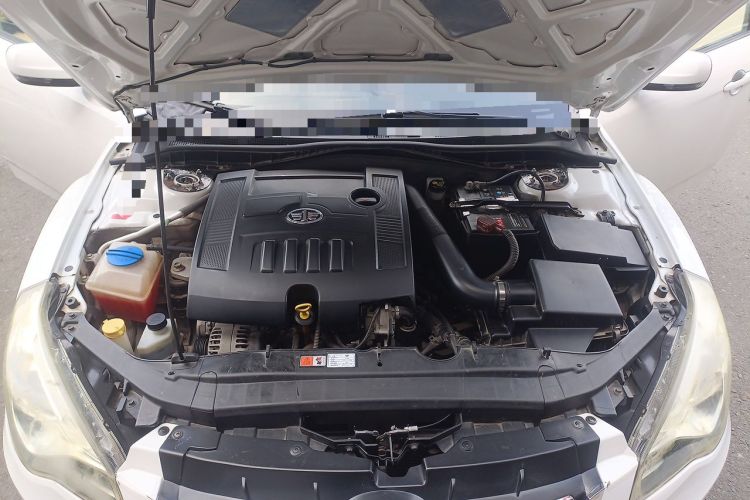 Used Bestune B50 2013 1.6L manual luxury version Engine Bay