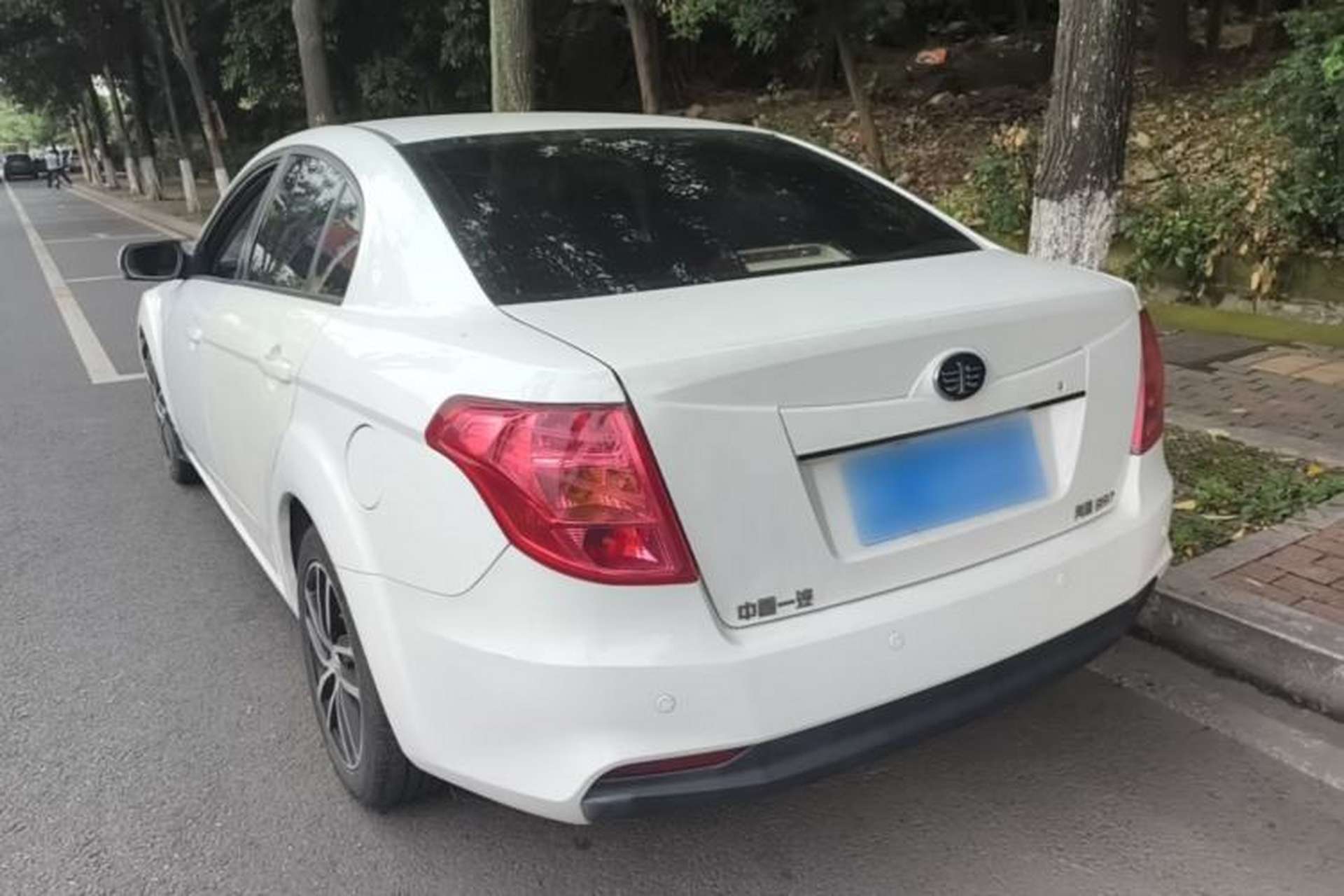 Used Bestune B50 2013 1.6L manual luxury version Exterior 2