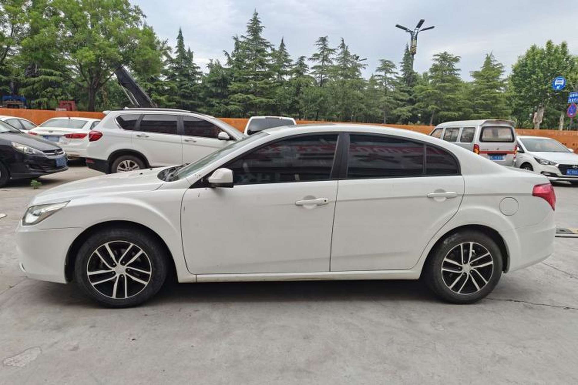Used Bestune B50 2013 1.6L automatic luxury version Exterior 3