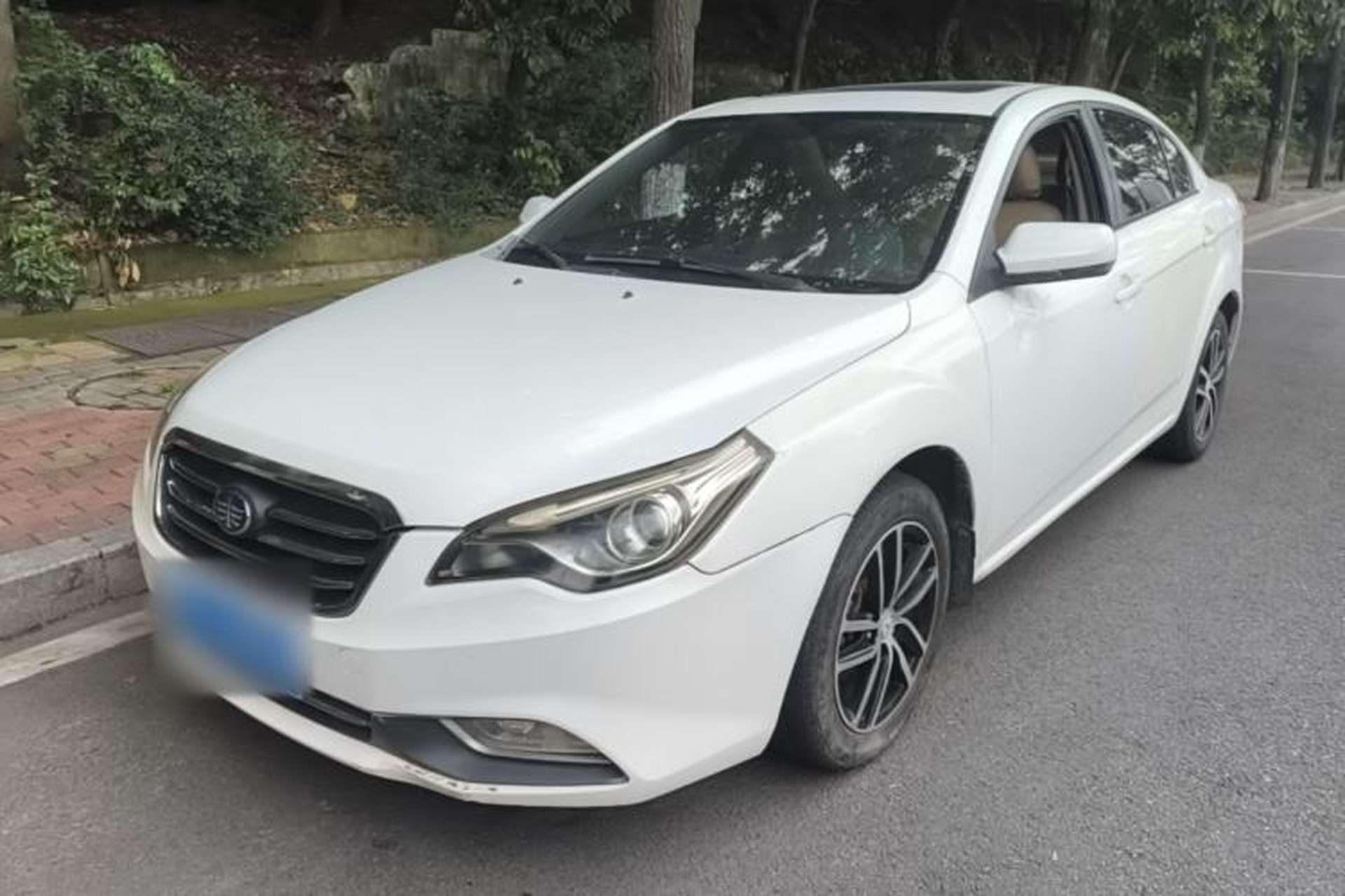 Used Bestune B50 2013 1.6L manual luxury version Front Left 45 Deg