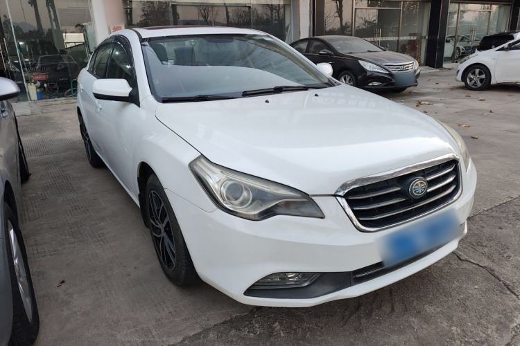 Used Bestune B50 2013 1.6L manual luxury version Front Right 45 Deg