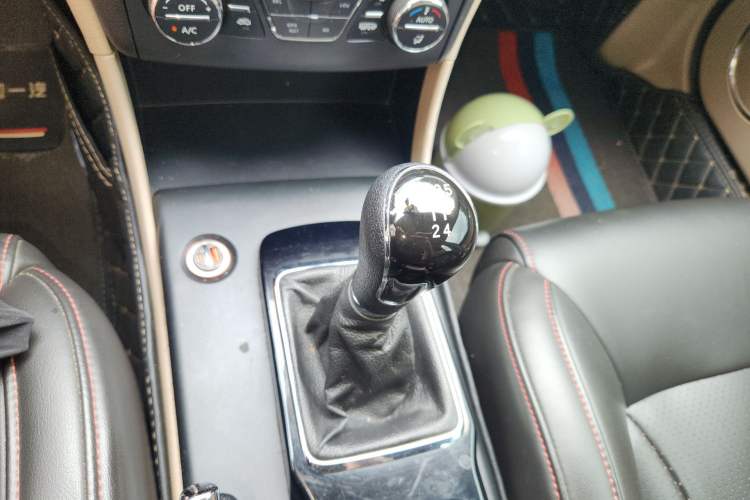 Used Bestune B50 2013 1.6L manual luxury version Gear Lever