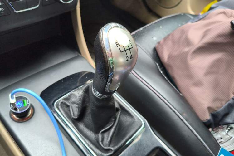 Used Bestune B50 2013 1.6L manual luxury version Gear Lever