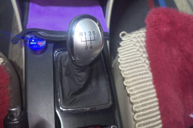 Used Bestune B50 2013 1.6L manual luxury version Gear Lever