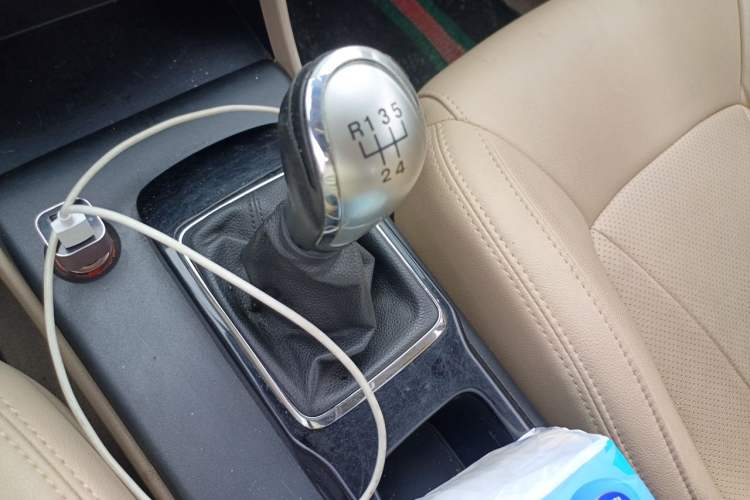 Used Bestune B50 2013 1.6L manual luxury version Gear Lever