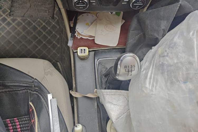 Used Bestune B50 2013 1.6L manual luxury version Gear Lever
