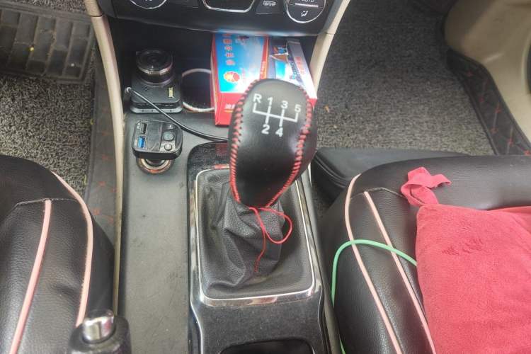 Used Bestune B50 2013 1.6L manual luxury version Gear Lever