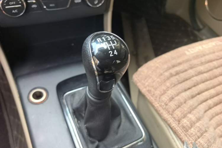 Used Bestune B50 2013 1.6L manual luxury version Gear Lever