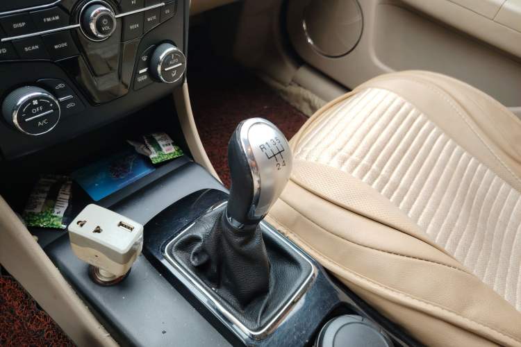 Used Bestune B50 2013 1.6L manual luxury version Gear Lever