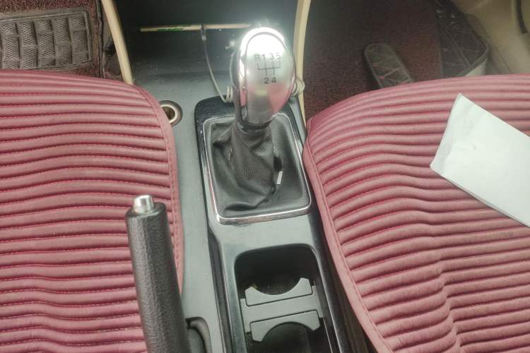 Used Bestune B50 2013 1.6L manual luxury version Gear Lever