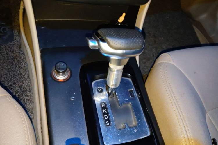Used Bestune B50 2013 1.6L automatic luxury version Gear Lever