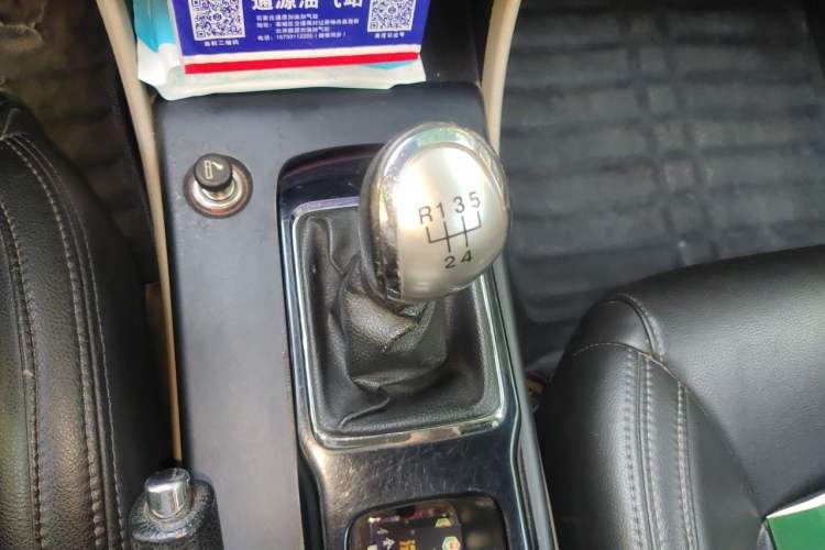 Used Bestune B50 2013 1.6L manual Comfort trim level Gear Lever