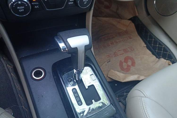 Used Bestune B50 2013 1.8L automatic comfort version Gear Lever