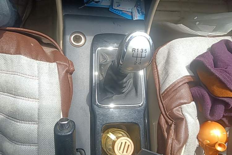 Used Bestune B50 2013 1.6L manual luxury version Gear Lever