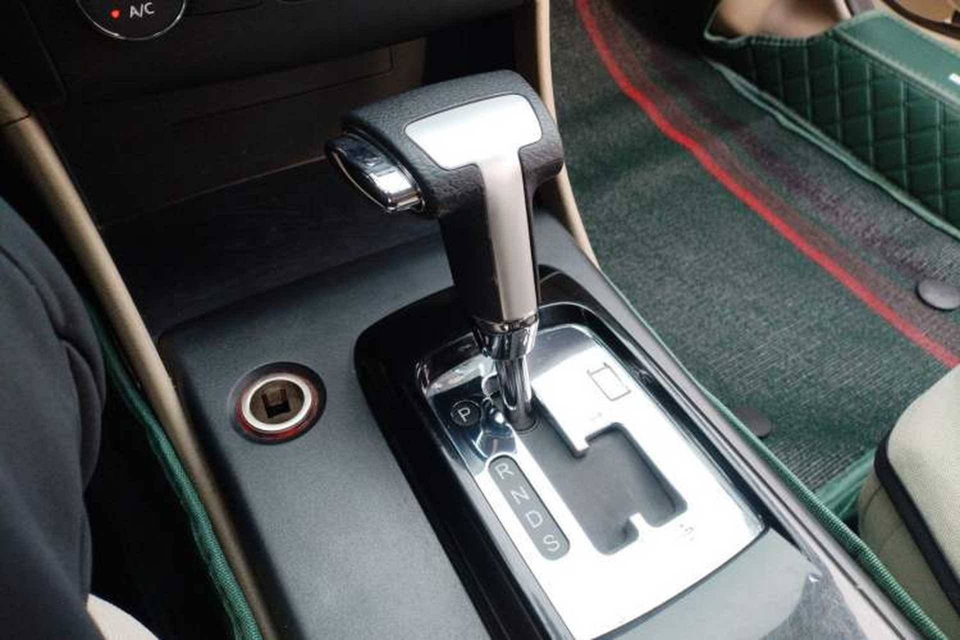 Used Bestune B50 2013 1.6L automatic luxury version Gear Lever