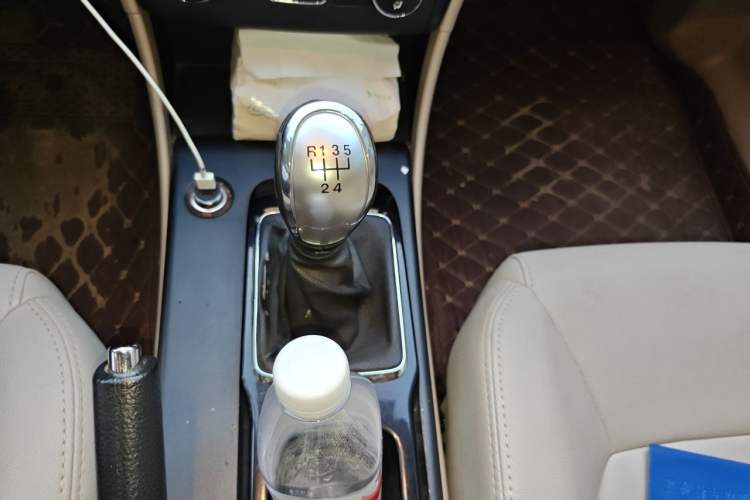 Used Bestune B50 2013 1.6L manual luxury version Gear Lever