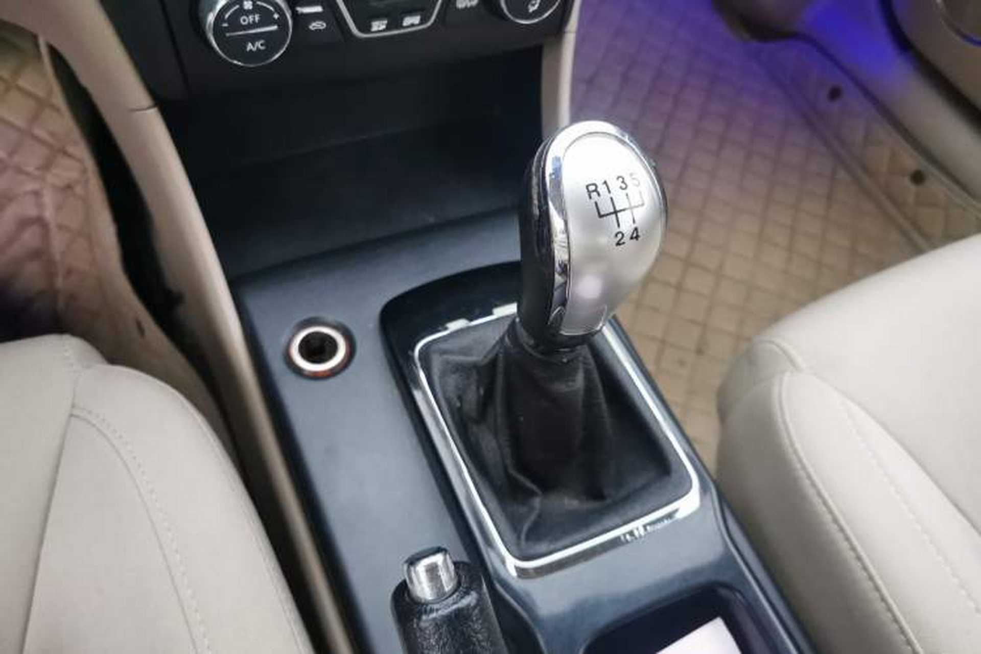Used Bestune B50 2013 1.6L manual luxury version Gear Lever