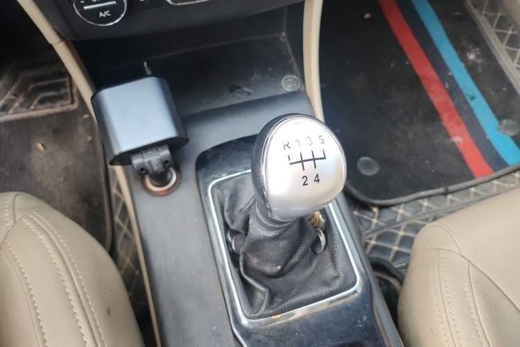 Used Bestune B50 2013 1.6L manual luxury version Gear Lever