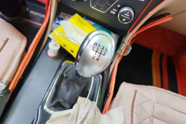 Used Bestune B50 2013 1.6L manual luxury version Gear Lever