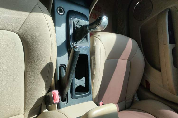 Used Bestune B50 2013 1.6L manual luxury version Gear Lever