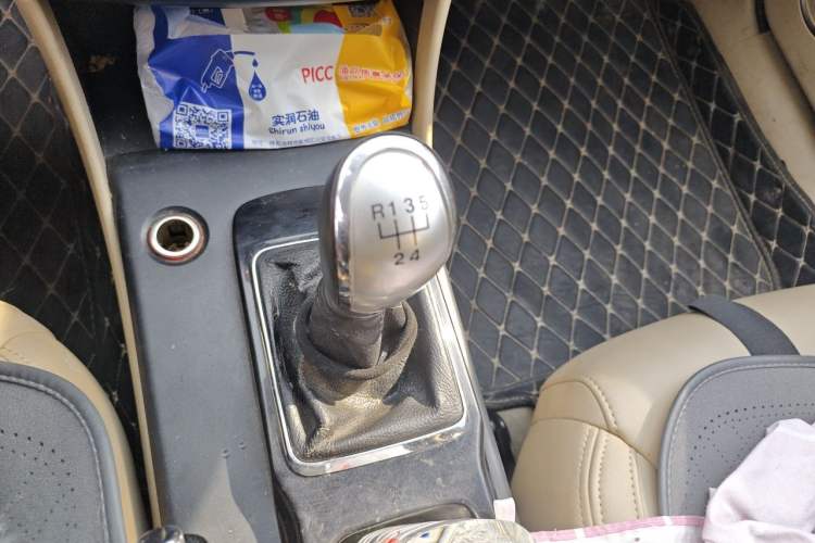 Used Bestune B50 2013 1.6L manual luxury version Gear Lever