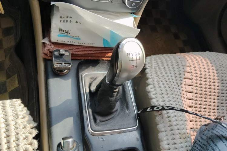 Used Bestune B50 2013 1.6L manual luxury version Gear Lever